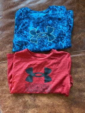 Under Armour Kids Blue Camo Tee & Red Logo Short Sleeve Set lot of 2